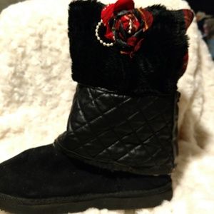 Hugs boot cover Red plaid black fur/grey polkadot